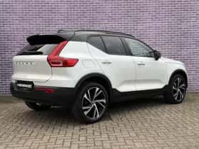 Volvo XC40 thumbnail 3