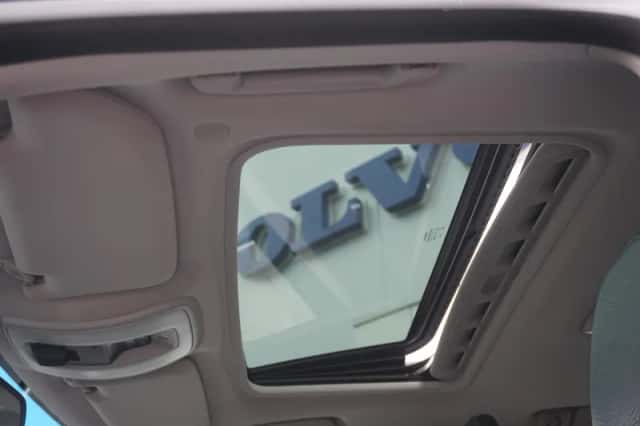 Volvo XC70 (2010) thumbnail 11