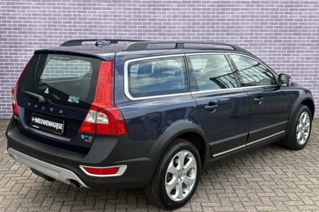 Volvo XC70 (2010) thumbnail 3
