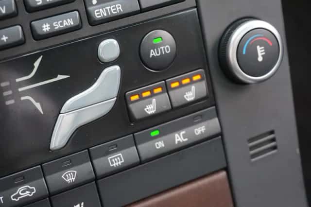 Volvo XC70 (2010) thumbnail 25