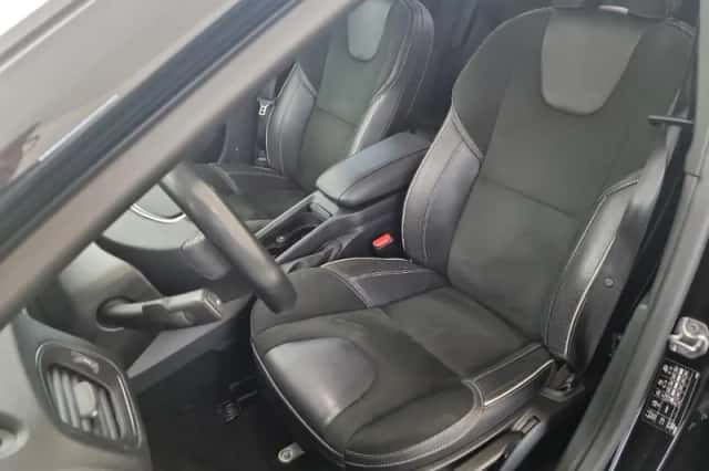 Volvo V40 (2019) thumbnail 5