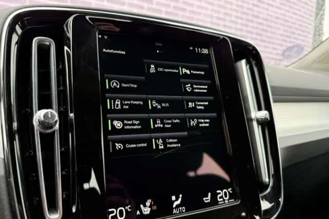 Volvo XC40 (2021) thumbnail 18