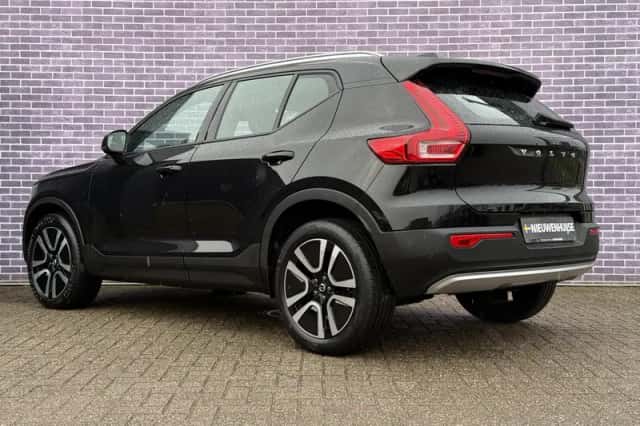 Volvo XC40 (2021) thumbnail 3