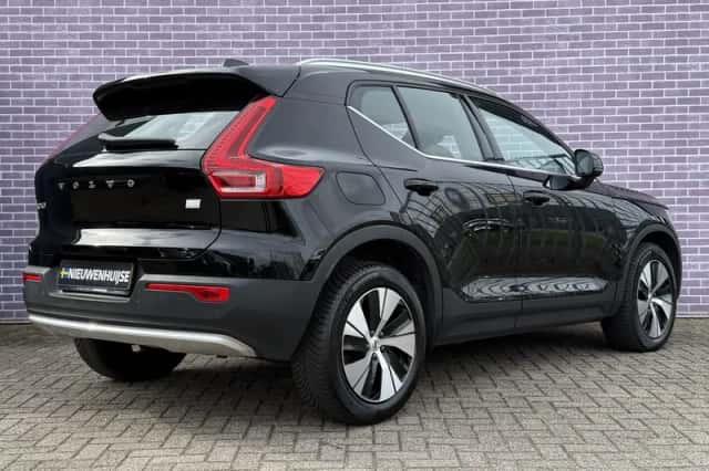 Volvo XC40 (2022) thumbnail 3