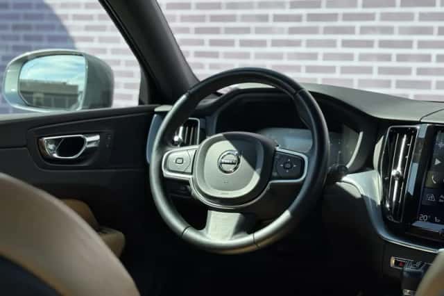 Volvo XC60 (2018) thumbnail 11