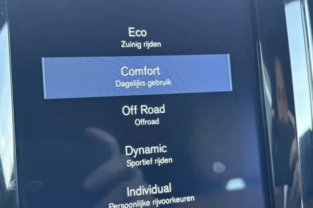 Volvo XC60 (2018) thumbnail 16