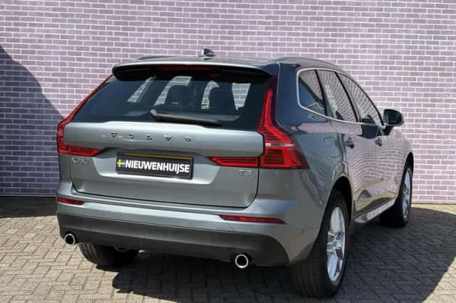 Volvo XC60 (2018) thumbnail 3