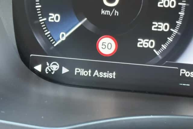 Volvo XC60 (2018) thumbnail 24