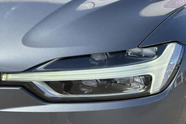 Volvo XC60 (2018) thumbnail 8
