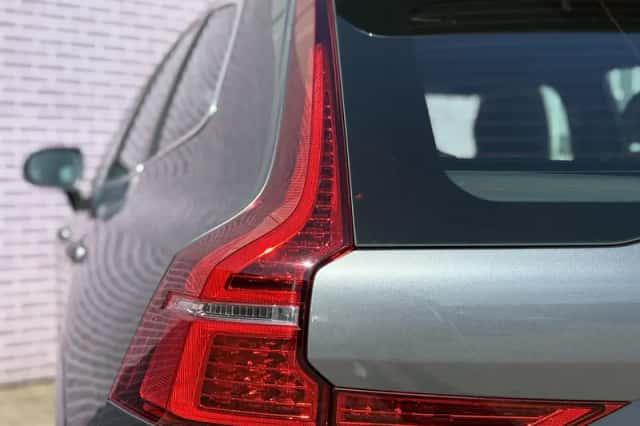 Volvo XC60 (2018) thumbnail 9