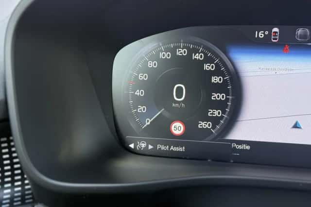 Volvo XC40 (2022) thumbnail 12