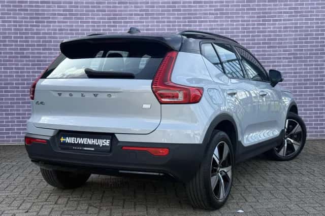 Volvo XC40 (2022) thumbnail 3