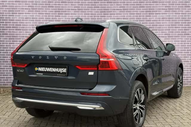 Volvo XC60 (2022) thumbnail 3