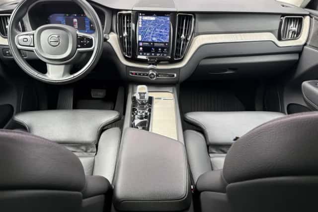 Volvo XC60 (2022) thumbnail 4