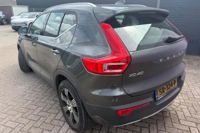Volvo XC40 (2018) thumbnail 3
