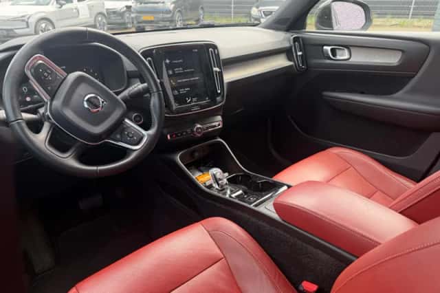 Volvo XC40 (2018) thumbnail 4