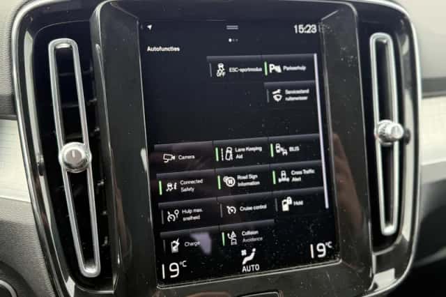 Volvo XC40 (2021) thumbnail 19