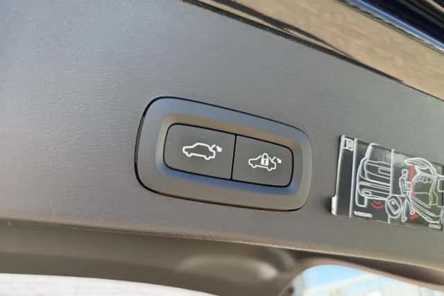 Volvo XC40 (2022) thumbnail 12