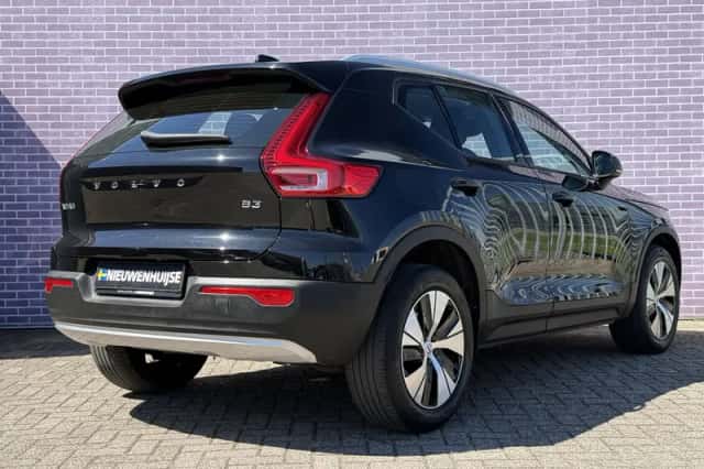 Volvo XC40 (2022) thumbnail 3