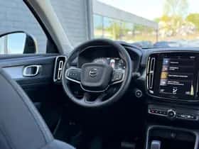 Volvo XC40 thumbnail 5