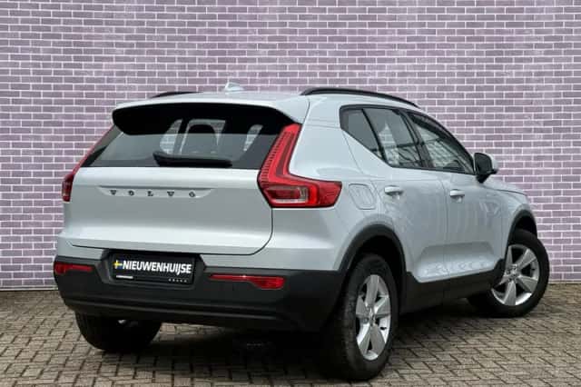 Volvo XC40 (2020) thumbnail 3