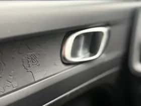 Volvo XC40 (2020) thumbnail 23