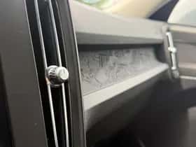 Volvo XC40 (2020) thumbnail 25