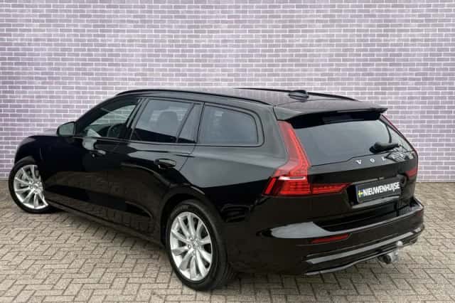 Volvo V60 (2022) thumbnail 3