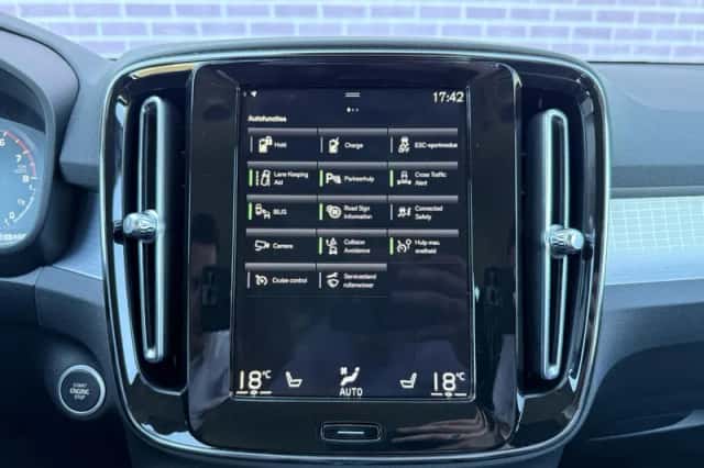 Volvo XC40 (2021) thumbnail 17
