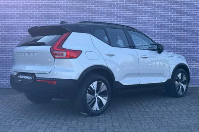 Volvo XC40 (2021) thumbnail 3