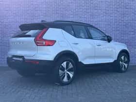 Volvo XC40 thumbnail 3