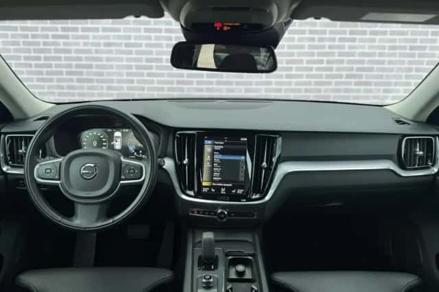Volvo V60 (2022) thumbnail 5