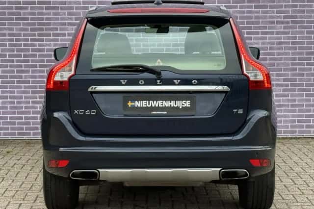 Volvo XC60 (2016) thumbnail 24