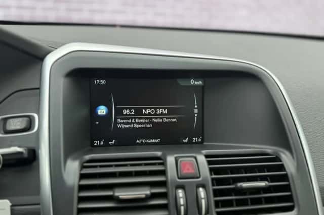 Volvo XC60 (2016) thumbnail 28