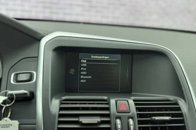 Volvo XC60 (2016) thumbnail 29