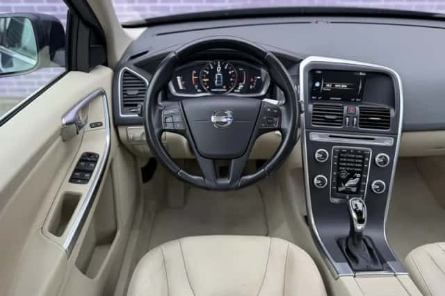Volvo XC60 (2016) thumbnail 4