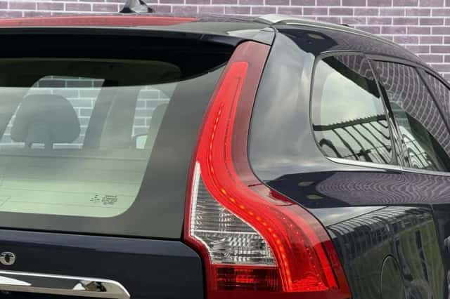 Volvo XC60 (2016) thumbnail 9