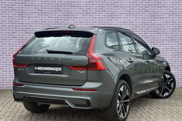 Volvo XC60 (2025) thumbnail 3