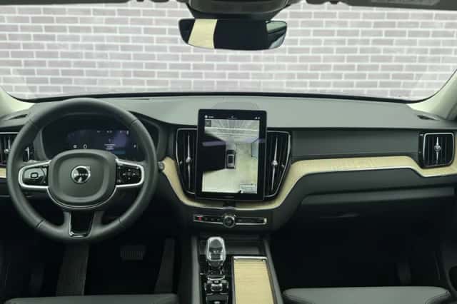 Volvo XC60 (2025) thumbnail 4