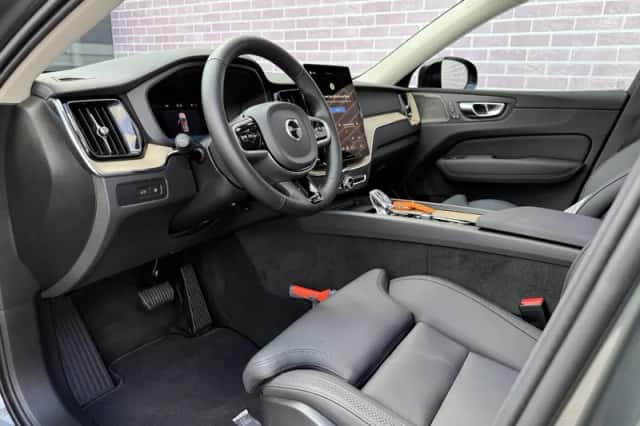 Volvo XC60 (2025) thumbnail 4