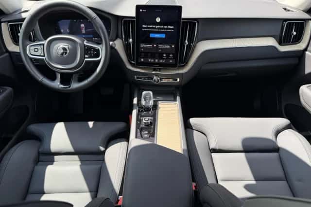 Volvo XC60 (2025) thumbnail 5