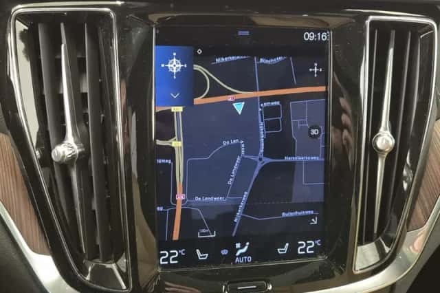 Volvo V60 (2021) thumbnail 11