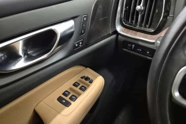 Volvo V60 (2021) thumbnail 14