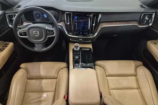Volvo V60 (2021) thumbnail 4