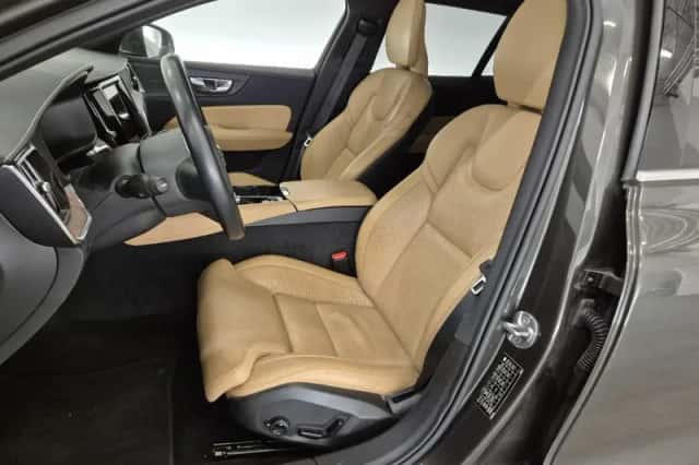 Volvo V60 (2021) thumbnail 5