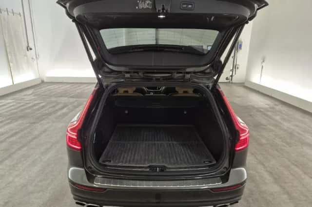 Volvo V60 (2021) thumbnail 9