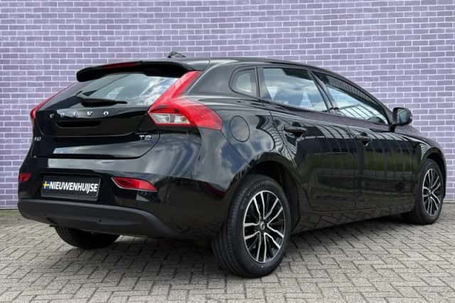 Volvo V40 (2019) thumbnail 3