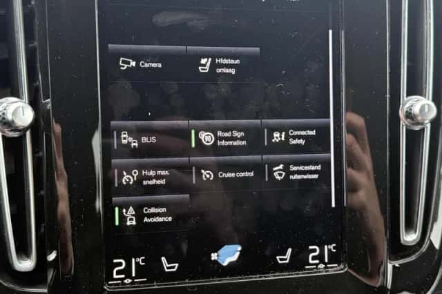 Volvo XC40 (2021) thumbnail 14