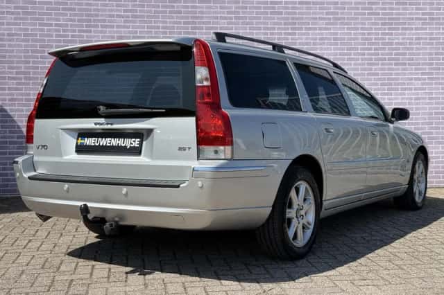 Volvo V70 (2005) thumbnail 3