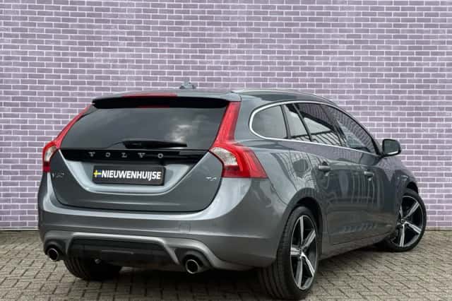 Volvo V60 (2018) thumbnail 3